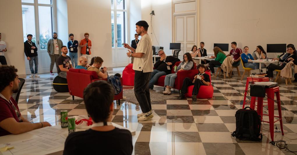 Cantiere innovazione a Palermo. Una immagine di lavori a bitRocket Studio, primo innovation hub  per lo sviluppo dell’intelligenza artificiale. E sotto una immagine  dei lavori di Bravo Innovation hub 