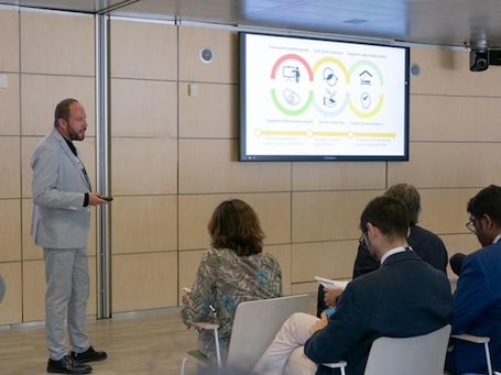 La piattaforma. Due immagini  del lavoro  di Virtus Lab , piattaforma creata dalla Fondazione Augurusa,  nata a Filogaso, 