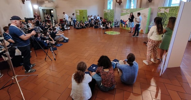 Territorio.Nella foto un momento di condivisione del XIII Forum Giovani Soci BCC. A fianco,    il presidente della Federazione lombarda, Alessandro Azzi, conclude  il Convegno
