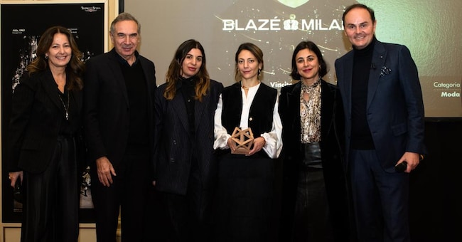 Riconoscimento. La premiazione di Blazé. Da sinistra: Stefania Lazzaroni, Carlo Capasa, Corrada Rodriguez d’Acri, Maria Sole Torlonia, Delfina Pinardi, Matteo Lunelli