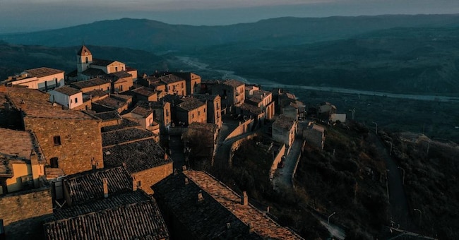 Contro lo spopolamento.  