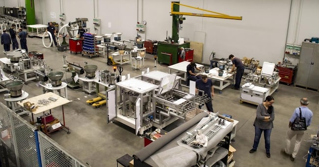  una fase delle lavorazioni della Brovind, specializzata in sistemi a vibrazione