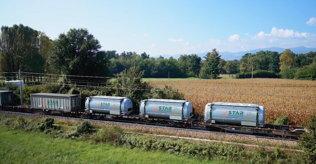 Attività storica. L’azienda nasce e si specializza nel trasporto camionistico.Poi si specializza nei due settori che ancora oggi sono i due pilastri dell’attività, si sposta dai camion al trasporto intermodale