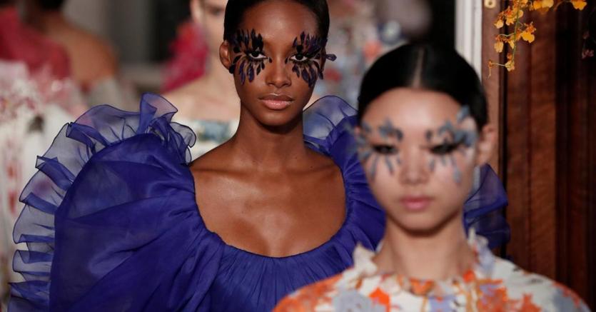L alta moda di Parigi tra l elegante opulenza di Armani Priv la