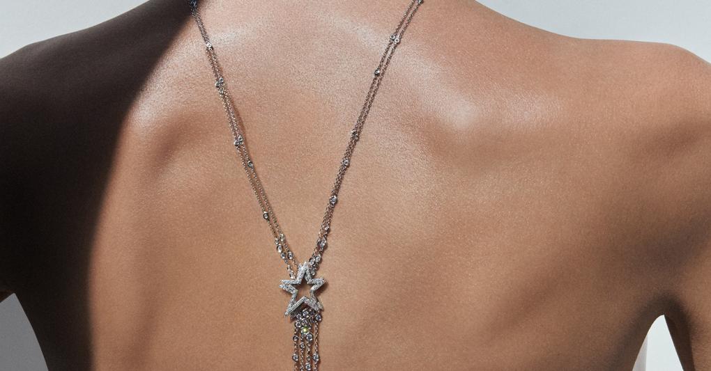 La collana in oro bianco e diamanti della linea Firmamento, appena presentata  a Milano insieme alle linee Sì  e Borgonuovo 
