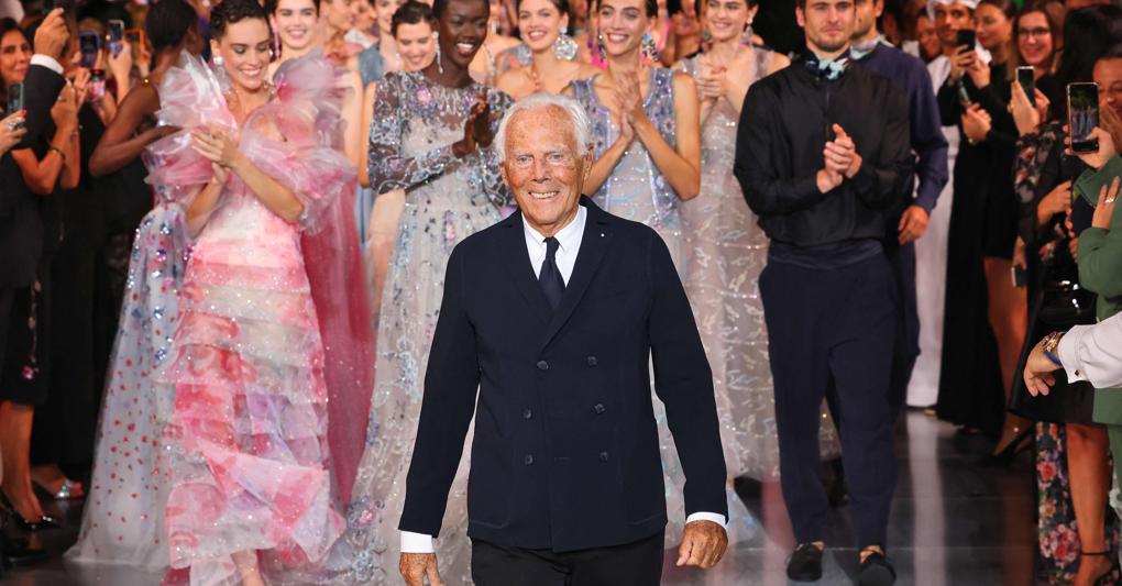 Giorgio Armani al termine della sfilata One Night Only a Dubai 