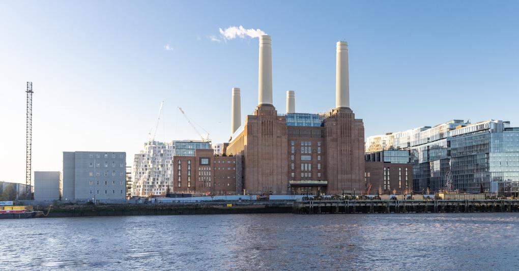 La Battersea Power Station di Londra è il più grande edificio in mattoni d'Europa. Fu costruita a partire dal 1929 al 1935 e poi chiusa e temporaneamente abbandonata dal 1983 