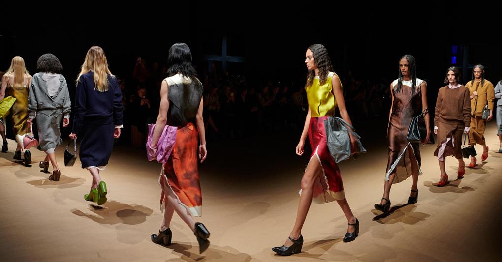 Prada, finale della sfilata di settembre della collezione primavera-estate 2023  
