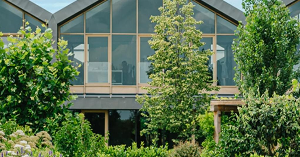 Headquarter. Nel Davines Group Village di Parma lavorano 380 dei 900 collaboratori che  il gruppo cosmetico ha in tutto il mondo 