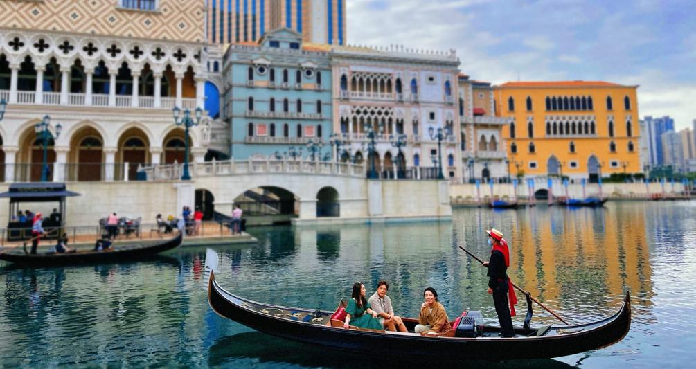 Il Venetian di Macao. Macao è una regione amministrativa speciale cinese che, come Hong Kong, è basata sul principio «un Paese, due sistemi». Situata sulla costa sud della Cina continentale, è separata da Hong Kong dal Fiume delle Perle  