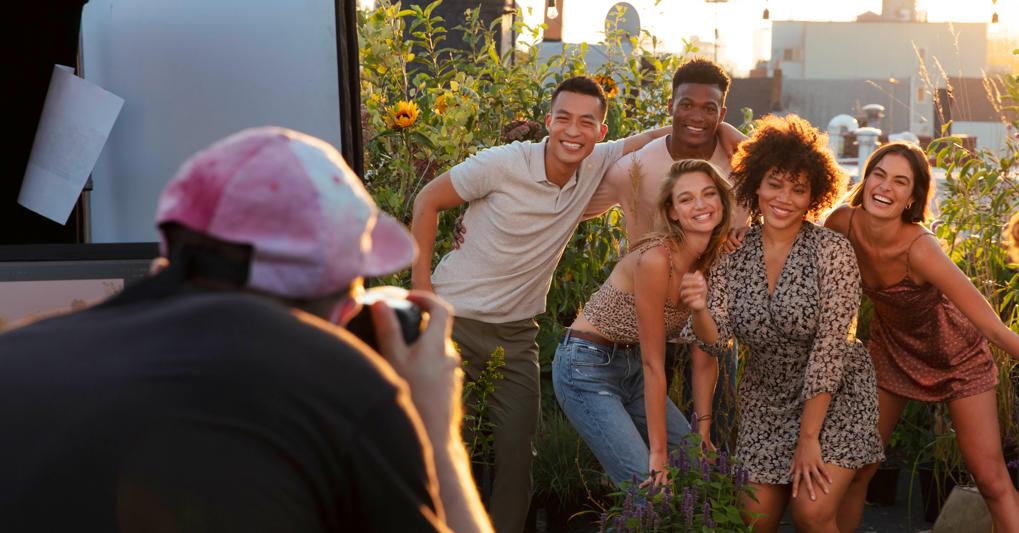 Dietro le quinte.  La campagna del profumo Away Weekend di Abercrombie&Fitch 
