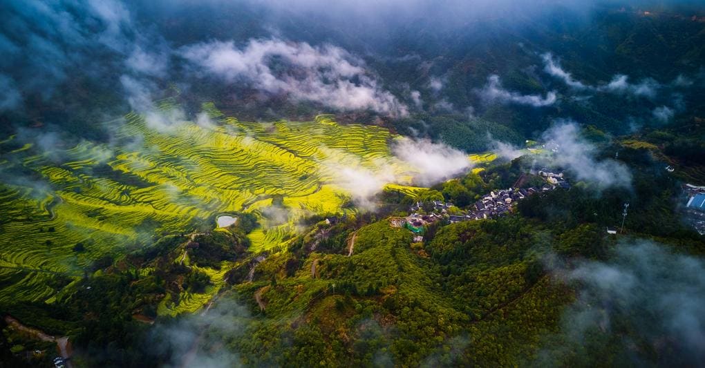 Panorama del villaggio di Huangling, nella provincia cinese dello Jiangxi, con edifici medievali e dove si organizzano festival legati all’agricoltura, come lo Shaiqiu. 