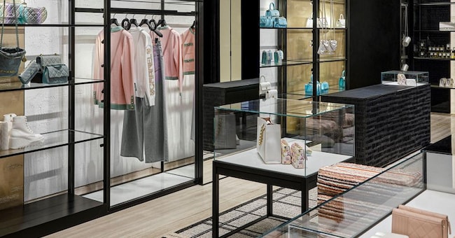 Uno degli spazi della nuova boutique di tre piani di Chanel a Milano
