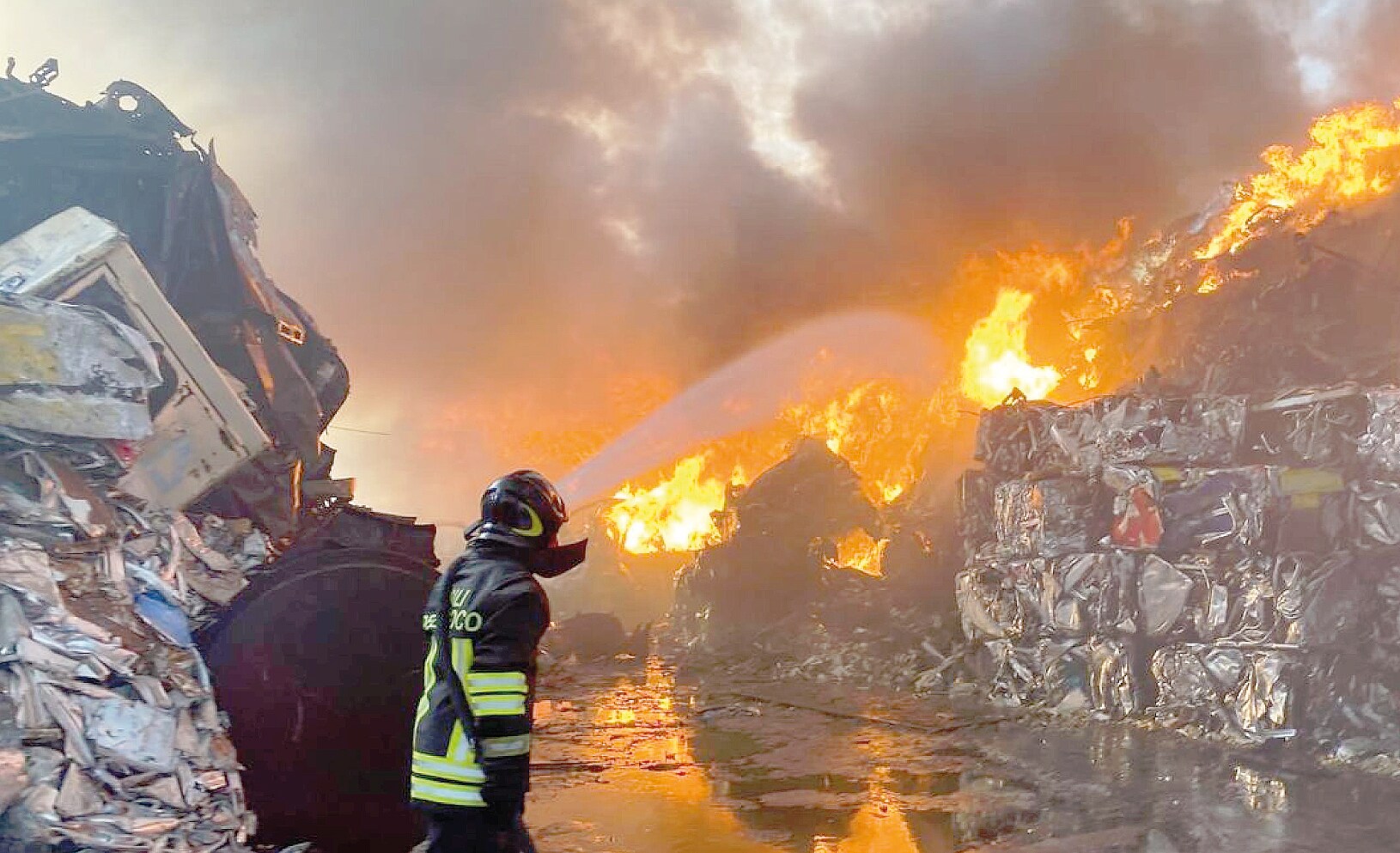 Devastazione. Le temperature sopra la media, dovute al surriscaldamento globale, il vento e la siccità facilitano il divampare di grandi incendi 