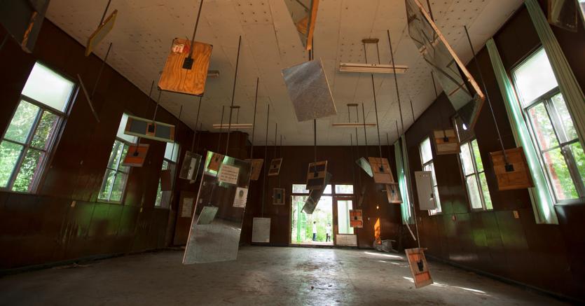 Yoshitomo Nara Tobiu 2018 Sculture e disegni Installazione alla Biennale di Gwangju