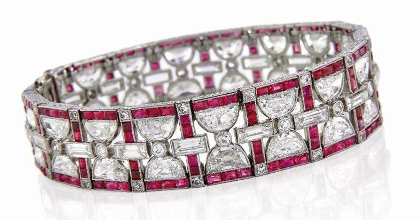 Aste Bolaffi un bracciale di Black Starr & Frost in diamanti e rubini del 1925 circa stima 30mila euro realizzo 81.200 euro
