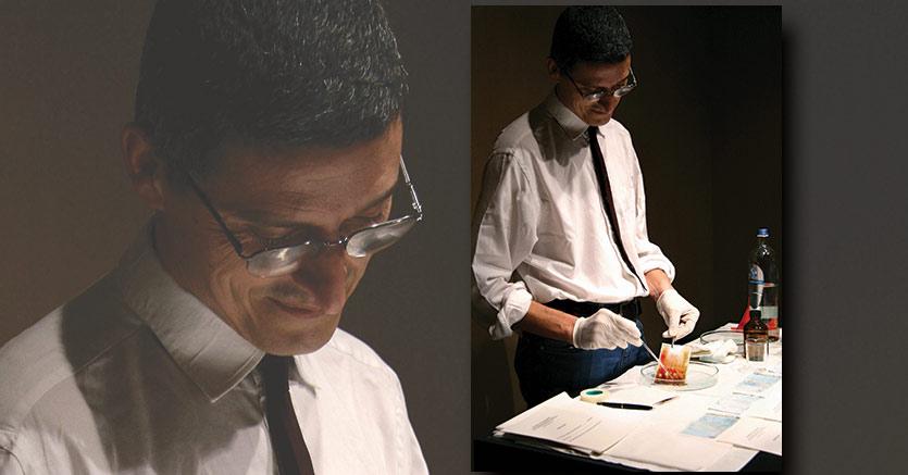 Cesare Pietroiusti, Consegna all'arista una tua banconota (valore minimo 20 euro) ed egli la tratterà con acido solforico e te la restituirà, corredata da un certificato, Bruxelles, 2007 (ph. Martina Della Valle; courtesy l'artista)