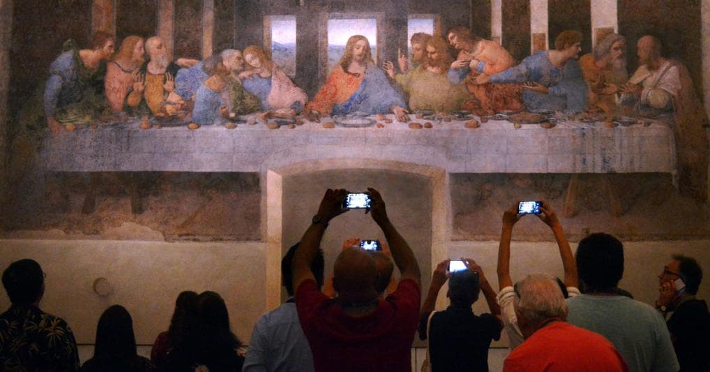 Turisti al Cenacolo di Leonardo da Vinci (Maurizio Maule/Fotogramma) 