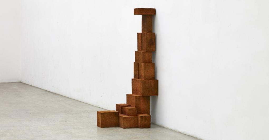 Antony Gormley. “SLUMP IV”, 2018, 148,6 x 57,4 x 73,2 cm. Foto di Stephen White &amp; Co. Galleria Continua fa il suo esordio a TEFAF Maastricht con un solo show dell'artista britannico, le opere saranno in vendita con un range di prezzo dalle 200.000 alle 400.000 sterline 