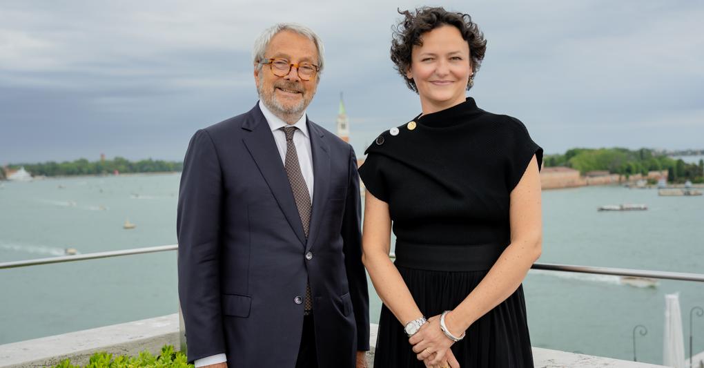 Roberto Cicutto e Cecilia Alemani (Photo by Andrea Avezzù, Courtesy La Biennale di Venezia) 