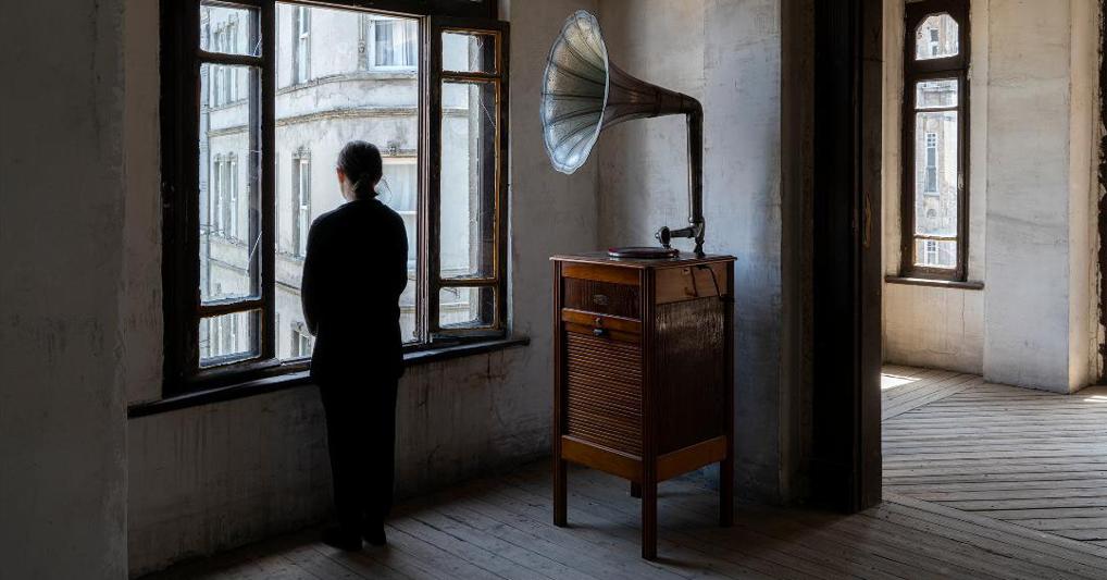 Gian Maria Tosatti, Kalbim Ayna Gibi Boş – İstanbul Bölümü (Il mio cuore è vuoto come uno specchio – Episodio di Istanbul), 2021, installazione ambientale, site specific. Realizzata da The Blank Contemporary Art (Bergamo) e Depo (Istanbul), in collaborazione con l'Istituto Italiano di Cultura a Istanbul, grazie al sostegno dell'Italian Council (7a Edizione, 2019). 
