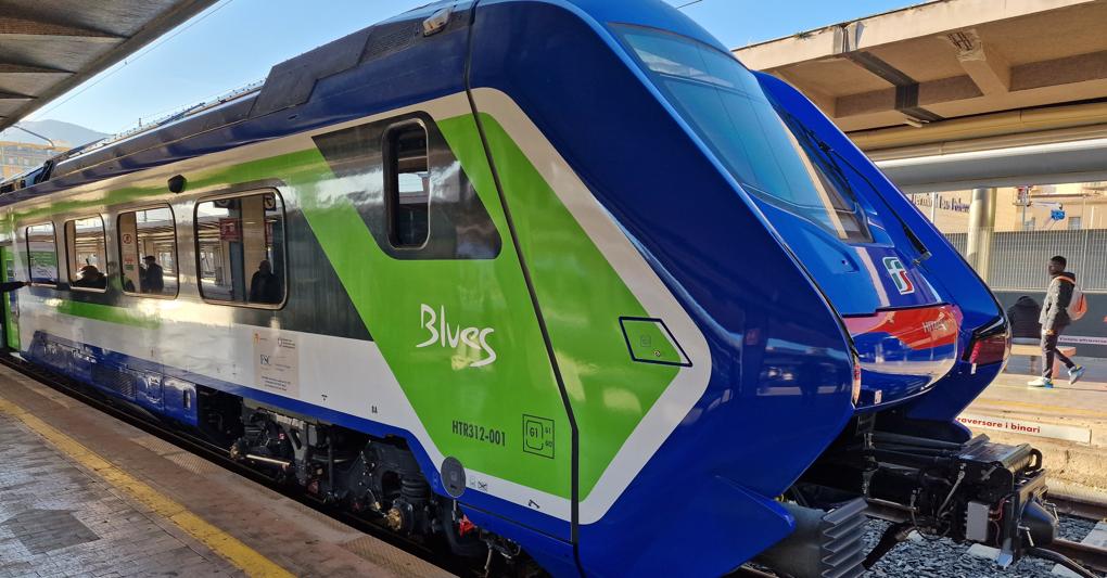 Mobilità sostenibile, consegnati 7 treni Blues in Sicilia, Toscan...