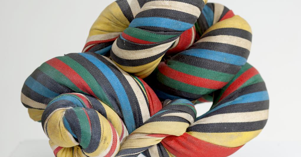 Jorge Eduardo Eielson «Nodo» 1971 Cotone annodato / Knotted cotton 25×16×17 cm. Collezione Privata, Roma / Private Collection, Rome 
