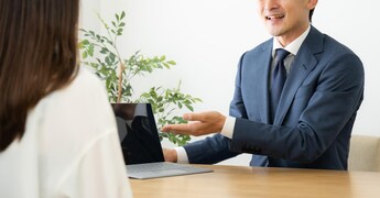 agente di commercio puo scaricare due auto