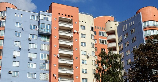 Cassonetti maleodoranti vicino al condominio: lecito l ...