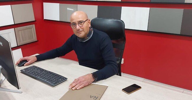 Nicola Turi, 49 anni, fondatore di Kuadra e responsabile commerciale dell’azienda in cui lavorano anche i figli Dominga, Francesco e Giovanni 