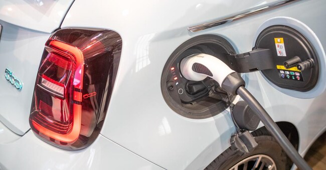 Secondo le stime entro il 2030 i punti di ricarica delle auto elettriche sarebbero   tra 168 e 130mila in più rispetto agli attuali 16.700 