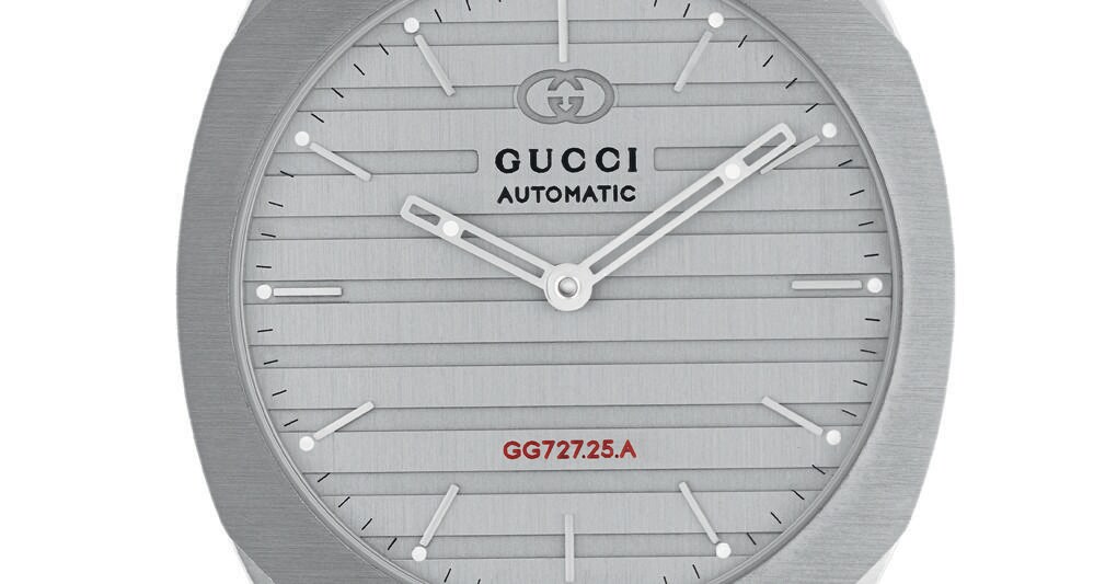 Gucci 25H. Il modello di alta orologeria  è in acciaio e monta il nuovo calibro ultrasottile (3,7 millimetri) 