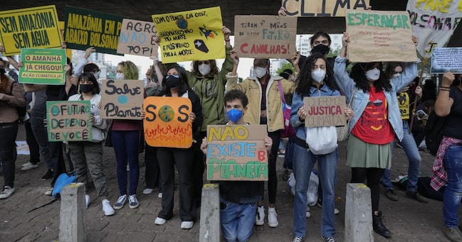  Una manifestazione di giovani attivisti a San Paolo (Brasile)