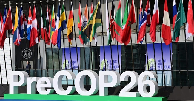 il logo di Cop26 esposto al vertice dei giovani di Milano