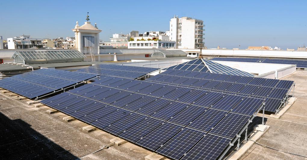 Fonti rinnovabili. Un'installazione di pannelli solari 
