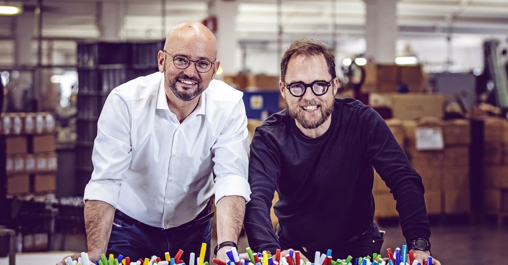 Il mondo a colori. Enrico Toledo, presidente e Amministratore delegato di Carioca (a sinistra)  e Giorgio Bertolo, direttore generale 