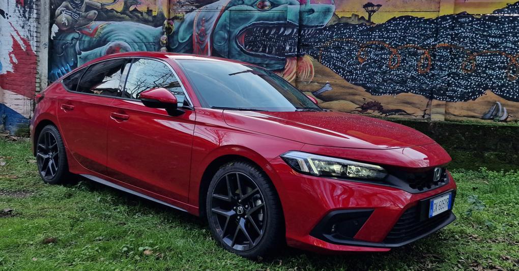 Nuove proposte. Sopra Honda Civic con powertrain composto da un 2 litri a benzina da 145 cv in tandem con un elettrico da 184 cv 
