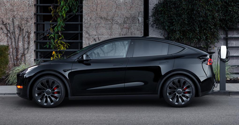 Elettrica. La Tesla Model Y. Le auto a ioni di litio sono molto apprezzate dai giovani  