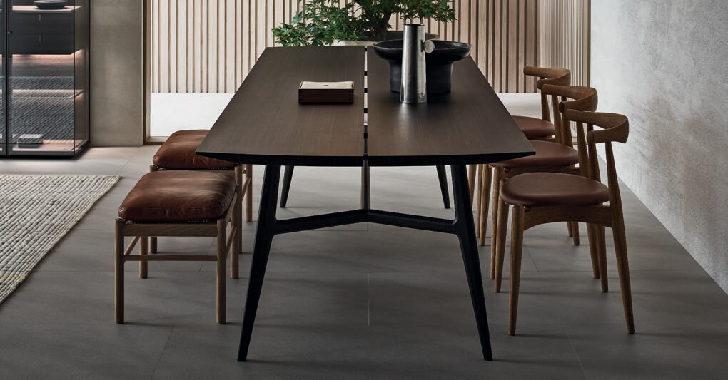Tavolo Francis,design Giuseppe Bavuso per Rimadesio, nuova finitura in tinto ebano 