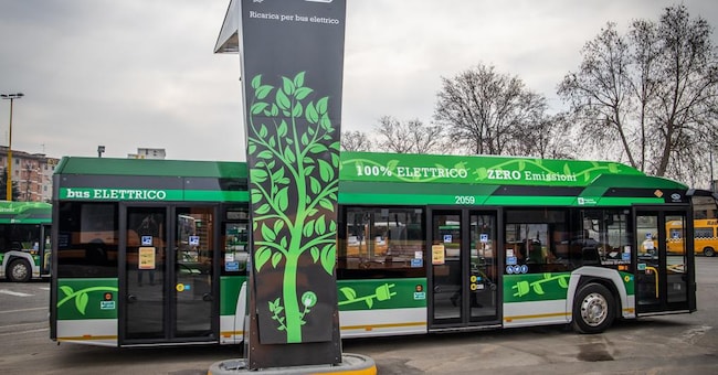 Lotta allo smog. Un bus elettrico della flotta di Atm Milano