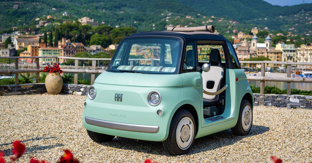 Microcar Glamour. Gemella poco diversa della Citroën AMI, la Topolino riporta su strada la leggendaria denominazione. Lo stile è retrò e richiama la 500 del '57 