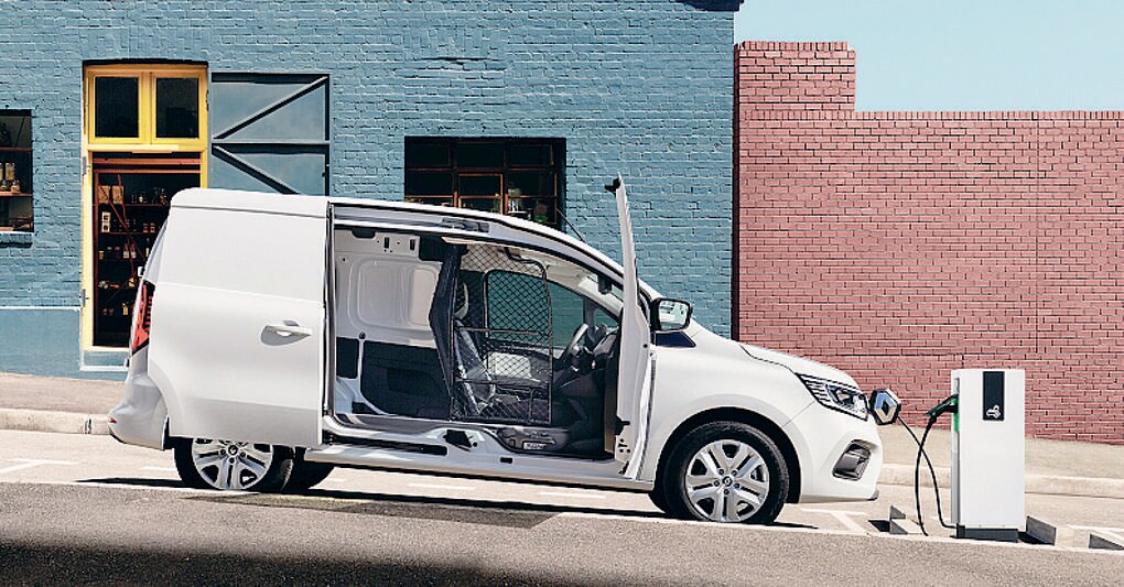 Van sostenibili. I commerciali elettrici (nella foto un Renault Kangoo) devono affrontare la sfida tra autonomia e capacità di carico per il garantire il business 