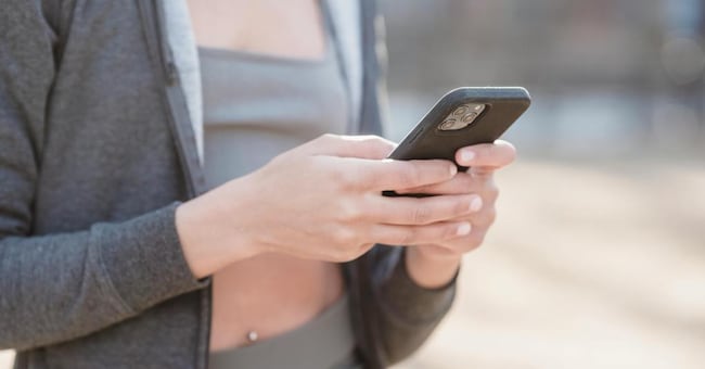 Online. L’intelligenzza artificiale ha aperto a nuovi crimini contro le donne 