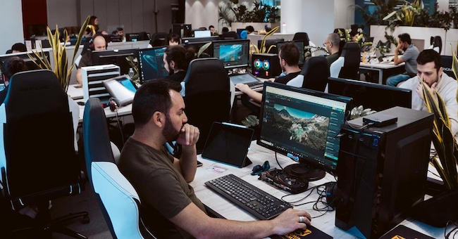 Qui Acireale. Il team dell’azienda di videogiochi Stormind Games al lavoro