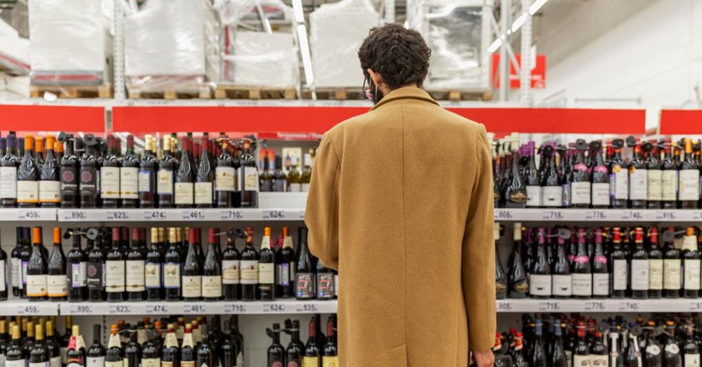 Consumi di vino, meglio gli spumanti dei rossi nelle vendite al supermercato