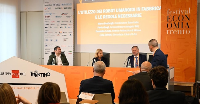 L’utilizzo dei robot umanoidi in fabbrica e le regole necessarie Nella foto: Marco BENTIVOGLIO; Donatella SCIUTO; Fulvio GIORGI; Luca SALVIOLI.