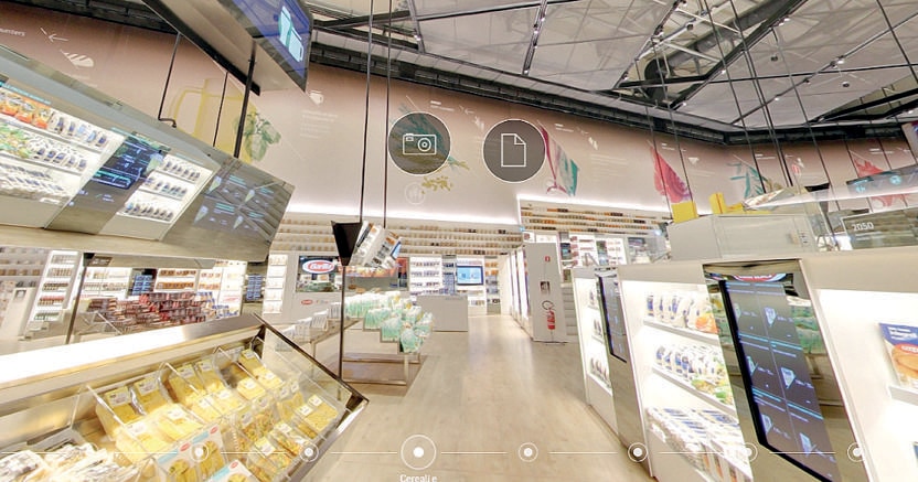 
Supermercato  del futuro. Coop è molto attiva sul l’ e-com  e sulle sperimentazioni tecnologiche più avanzate (nella foto,  l’innovativo supermercato del futuro alla Bicocca a  Milano)
