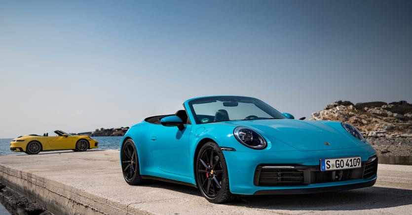 A cielo aperto.L’ottava generazione dell’iconica sportiva cabriolet tedesca vanta ora un motore flat six con potenza incrementata a 450 cavalli