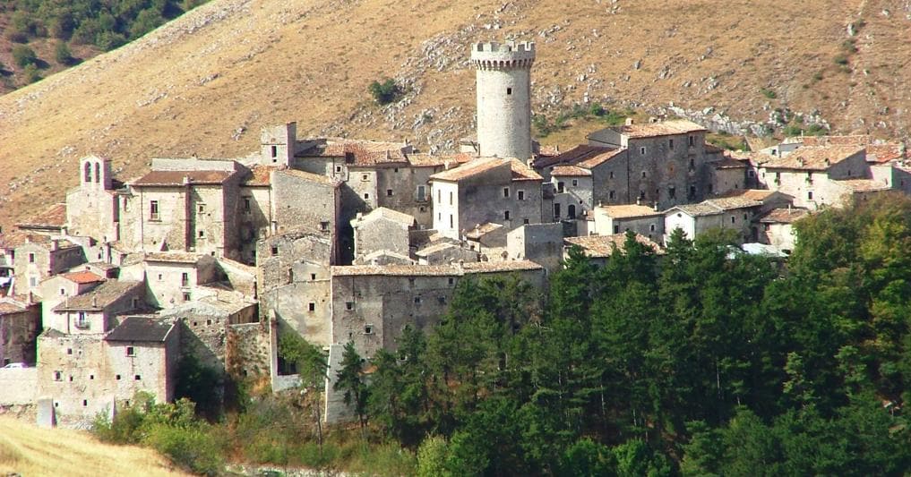 Santo Stefano di Sessanio: il borgo abruzzese pronto ad accogliere gli under 40 con case e incentivi - Il Sole 24 ORE