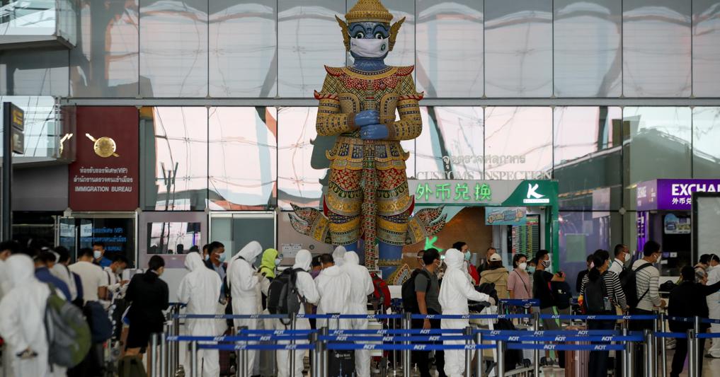 Aeroporto di Bagkok (EPA/DIEGO AZUBEL) 